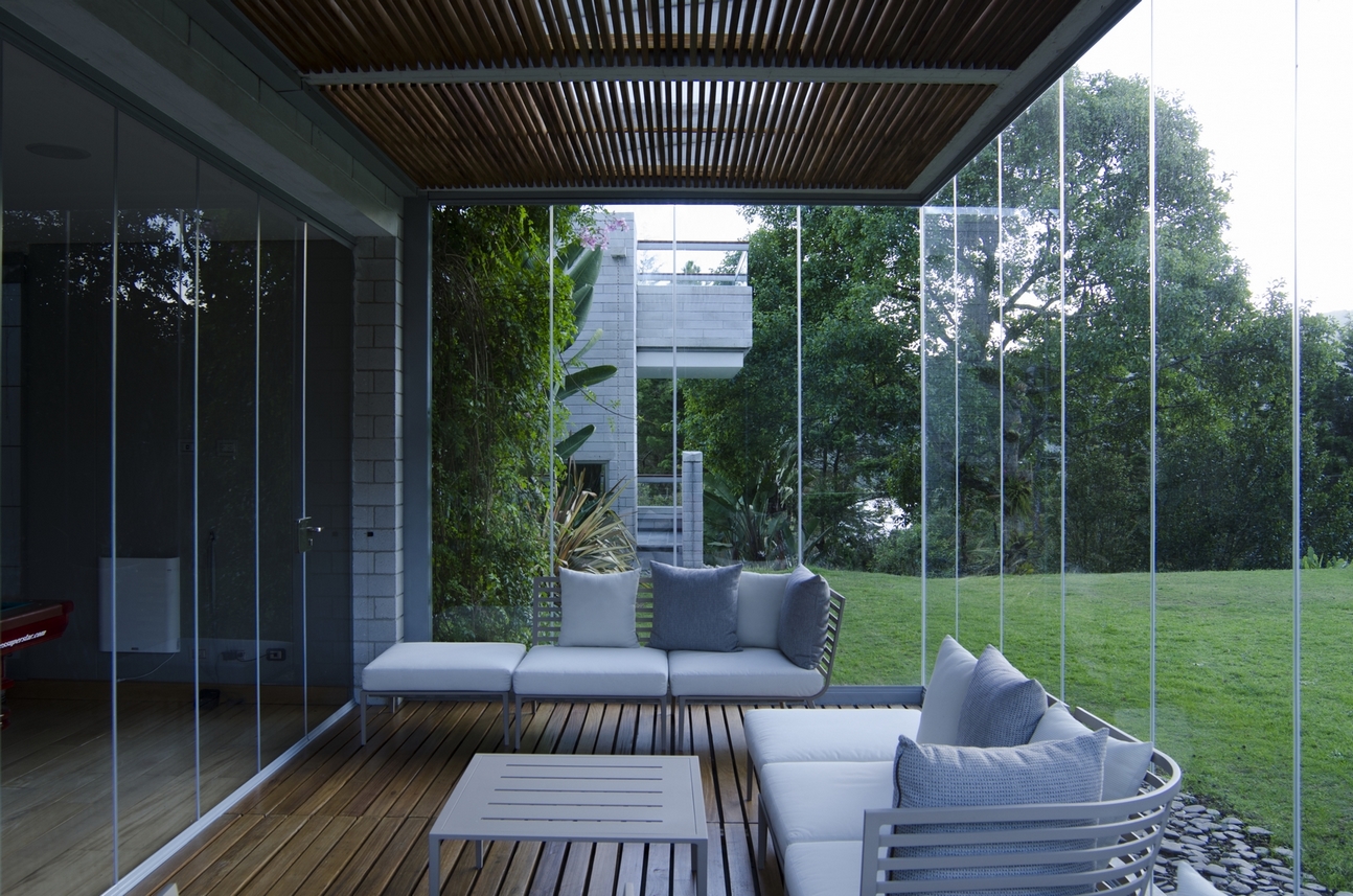 Todocristal frameless glazing system