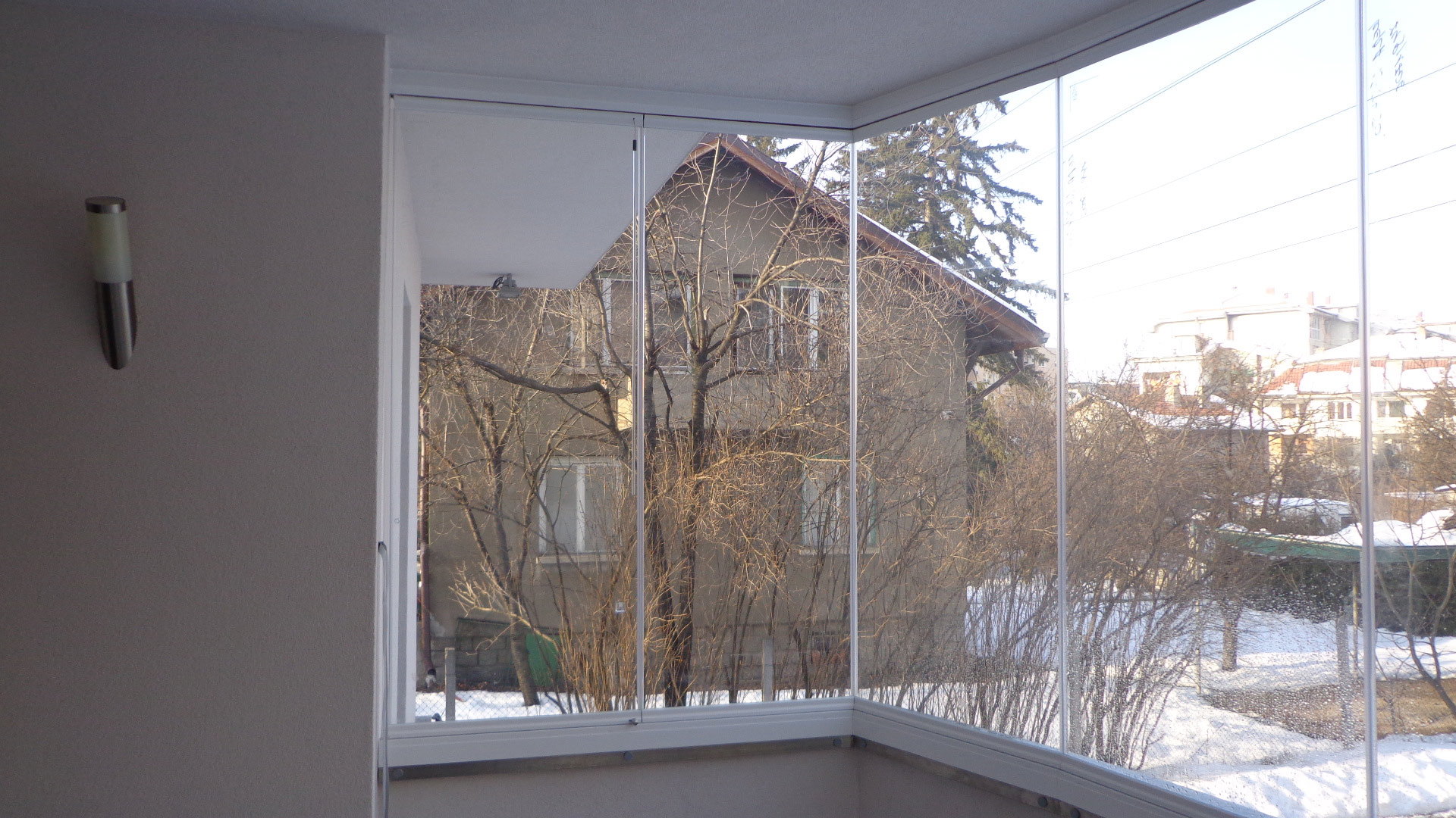 vista interior acabado de instalación cerramiento de cristal bulgaria