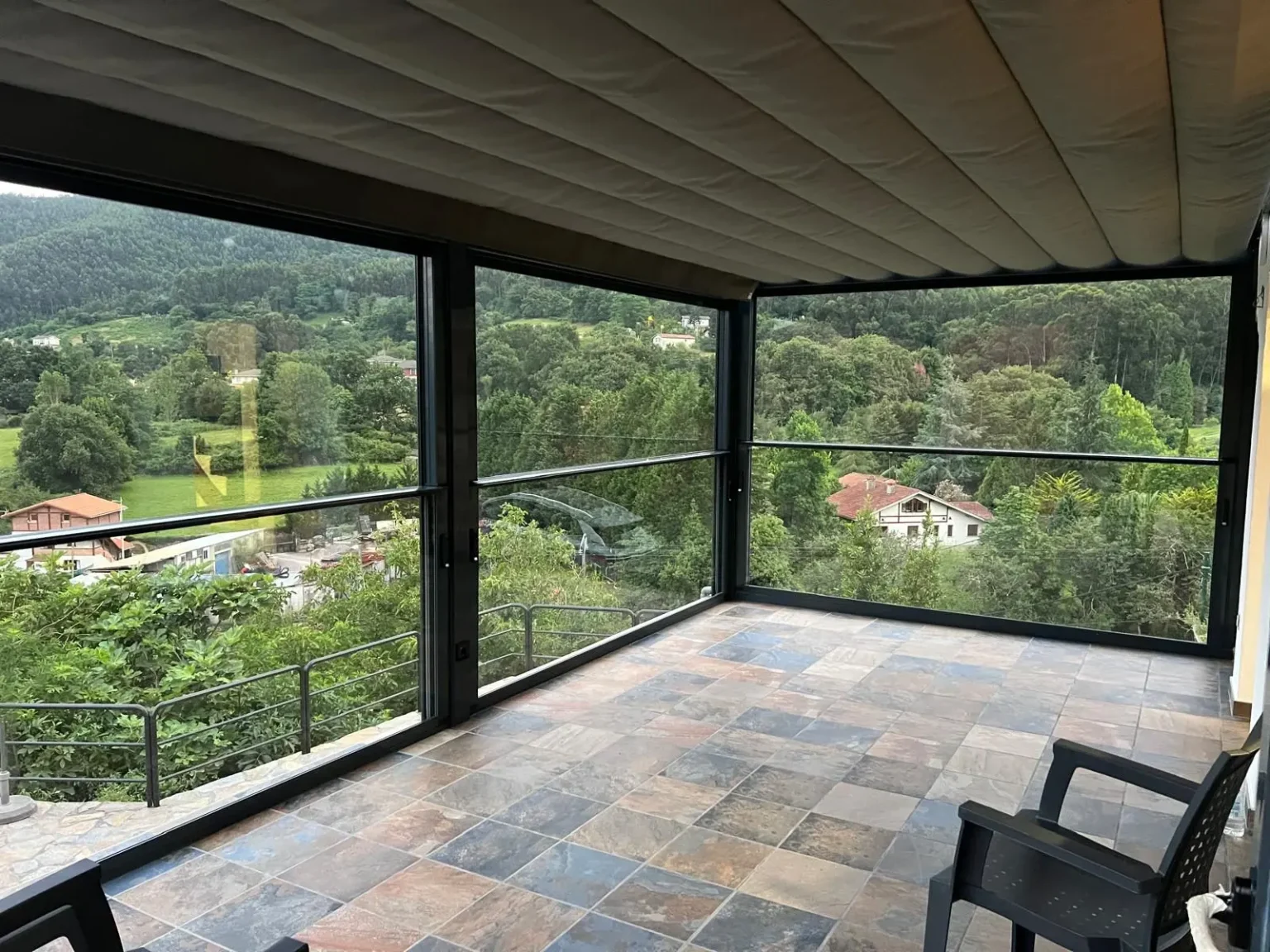 Guillotinia infinia - Automatic retractable Glass Wall - Pareti motorizzate verticali