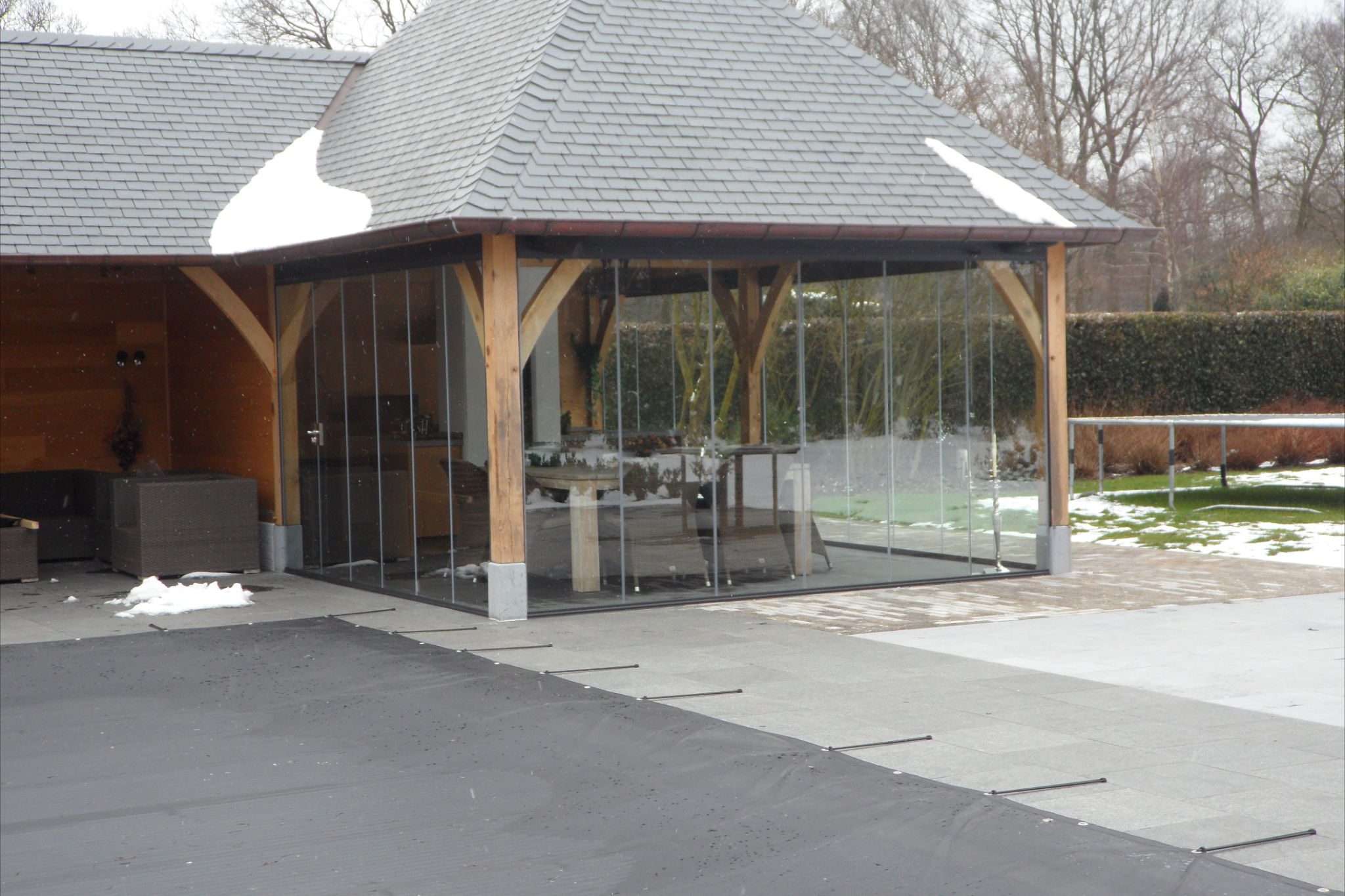 Glazing frameless system in a porch in The Netherlands