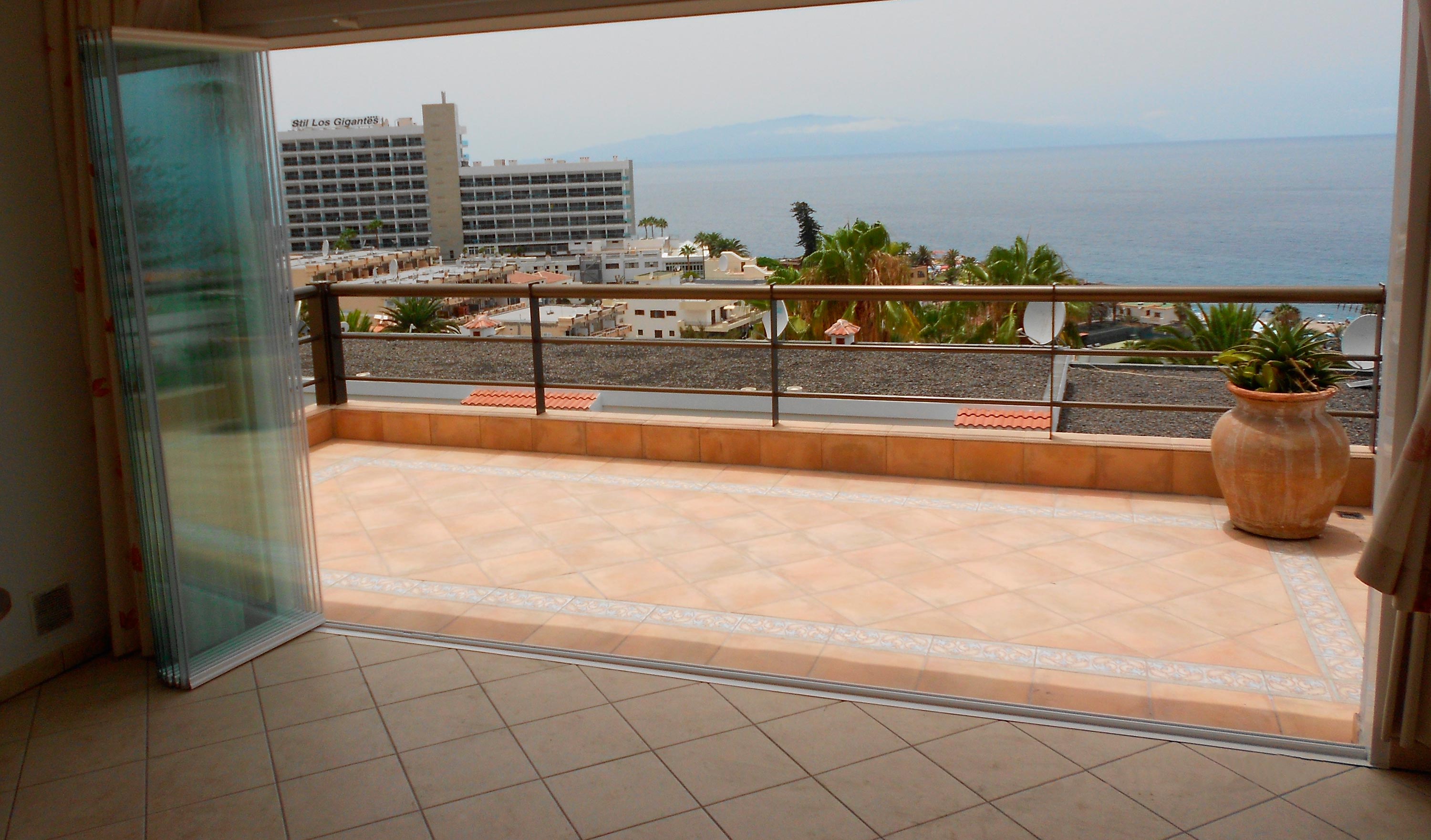 espacio abierto en porche cortinas de cristal tenerife